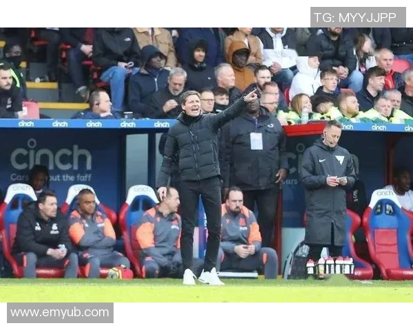 沃尔夫斯堡队宣布解雇主帅格拉斯纳将接任新帅位置 沃尔夫斯堡队宣布解雇主帅格拉斯纳将接任新帅位置